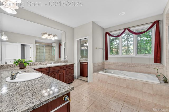 6725 Michael Drive, Troy, MI 48098