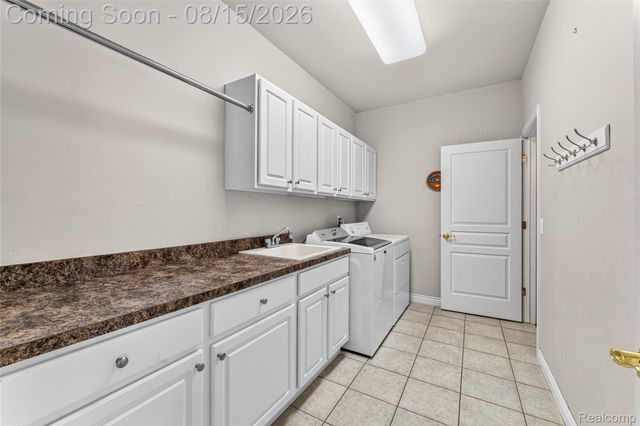 6725 Michael Drive, Troy, MI 48098
