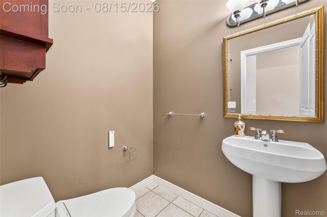 6725 Michael Drive, Troy, MI 48098