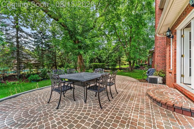 6725 Michael Drive, Troy, MI 48098