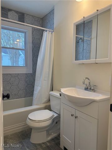 250 Laurel Street, Youngstown, OH 44505