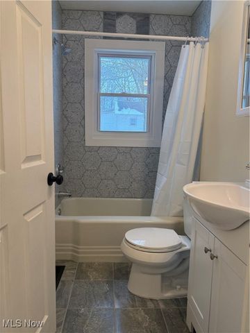 250 Laurel Street, Youngstown, OH 44505