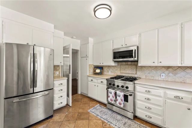 2205 Las Lunas, Pasadena, CA 91107