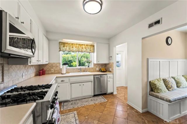 2205 Las Lunas, Pasadena, CA 91107