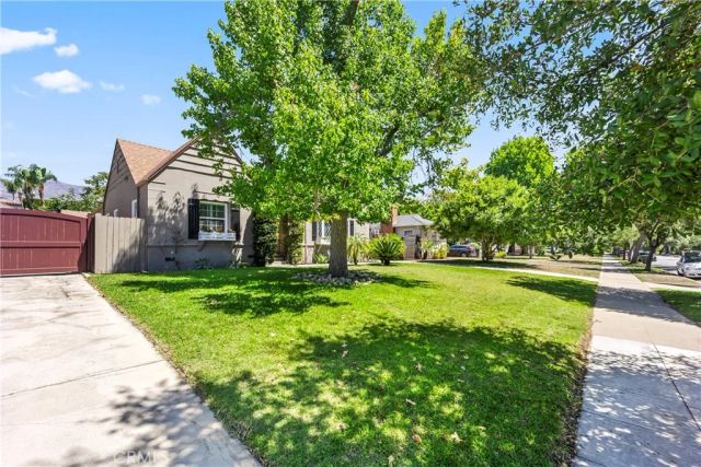 2205 Las Lunas, Pasadena, CA 91107