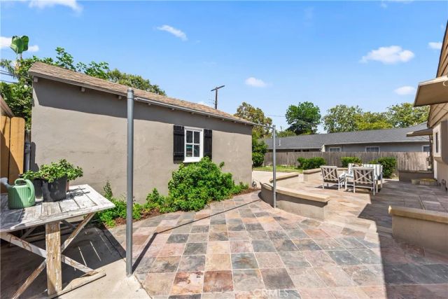 2205 Las Lunas, Pasadena, CA 91107