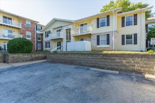 1468 Hawks Nest Court C, St Charles, MO 63303