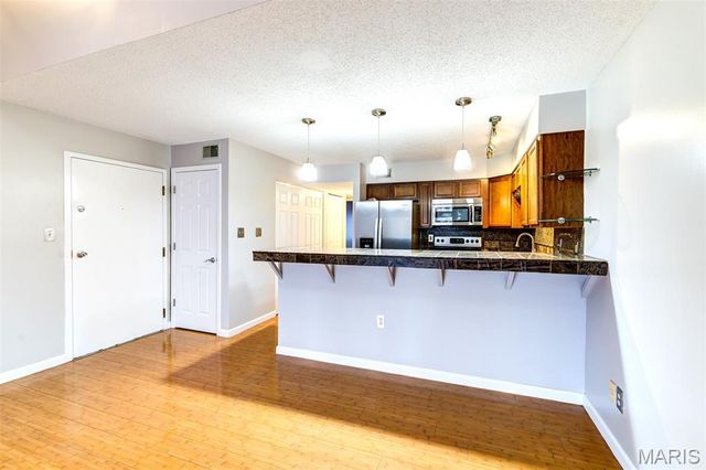 13819 Amiot Drive D, Maryland Heights, MO 63146