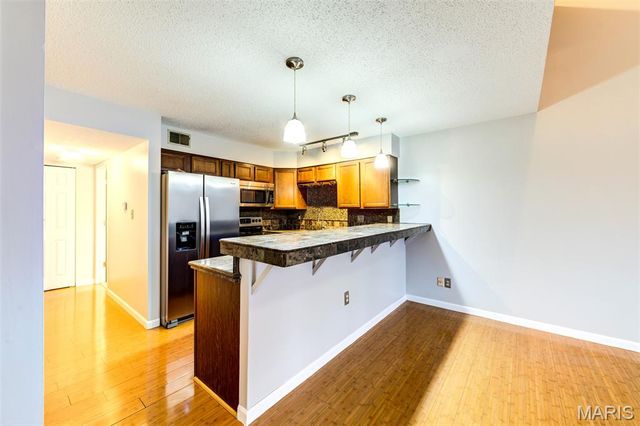 13819 Amiot Drive D, Maryland Heights, MO 63146