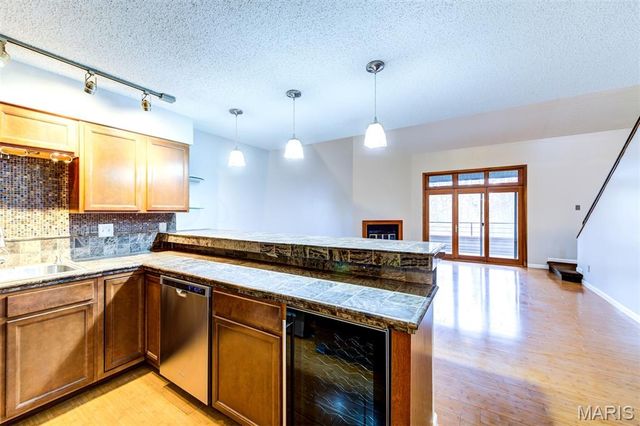 13819 Amiot Drive D, Maryland Heights, MO 63146