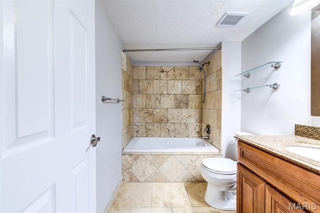 13819 Amiot Drive D, Maryland Heights, MO 63146