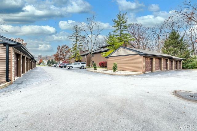 13819 Amiot Drive D, Maryland Heights, MO 63146