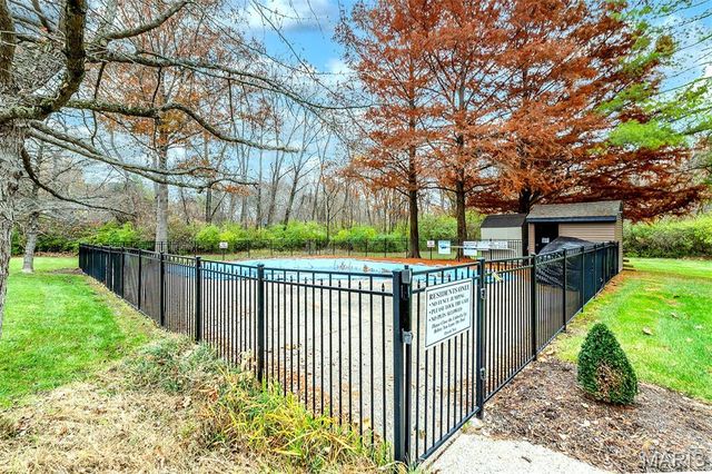 13819 Amiot Drive D, Maryland Heights, MO 63146