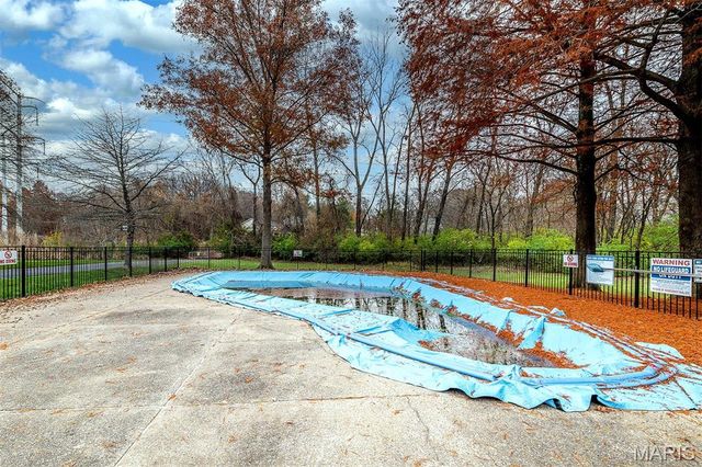 13819 Amiot Drive D, Maryland Heights, MO 63146