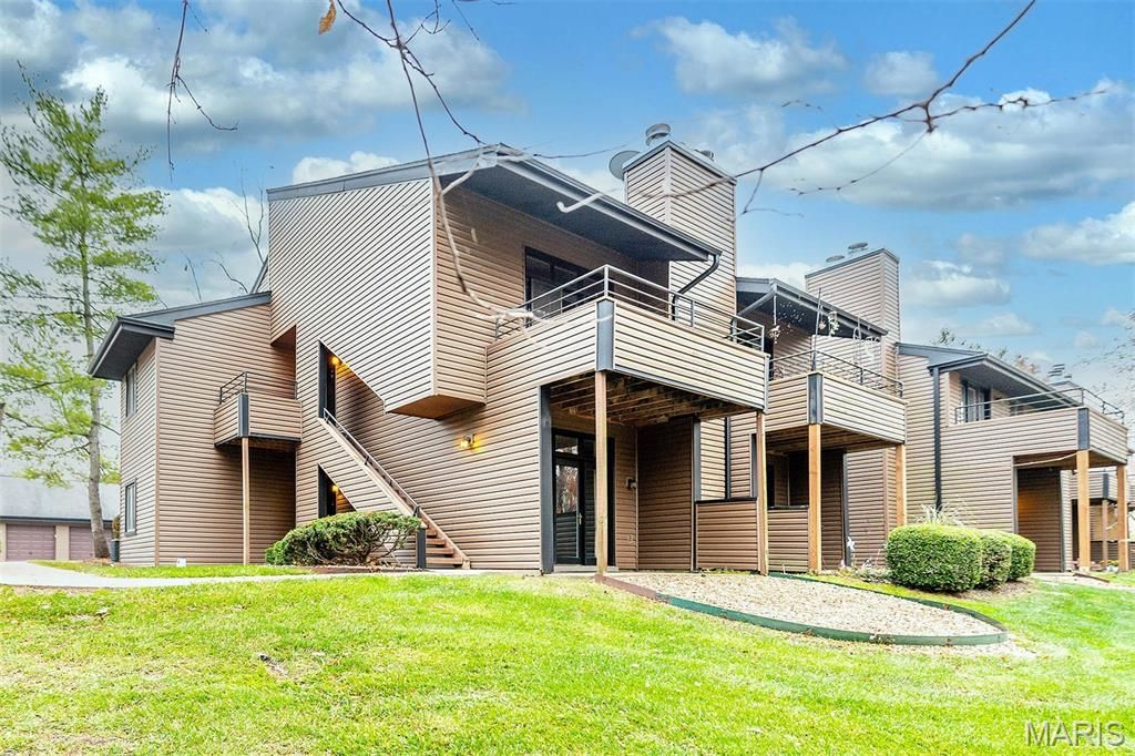 13819 Amiot Drive D, Maryland Heights, MO 63146