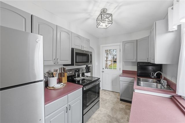 137 E Pennview St, Shaler, PA 15223