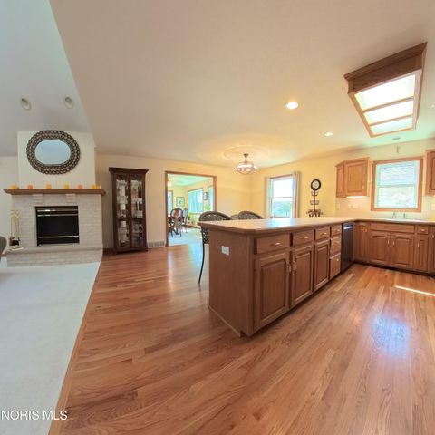 1013 S Lallendorf Road, Oregon, OH 43616