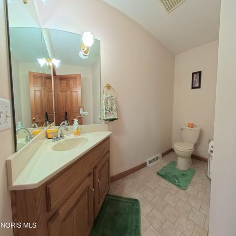 1013 S Lallendorf Road, Oregon, OH 43616