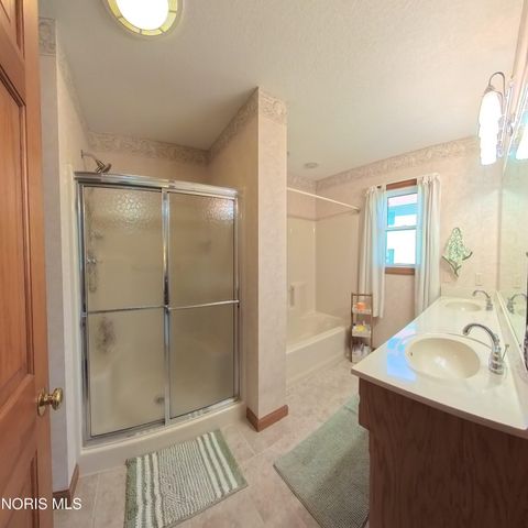 1013 S Lallendorf Road, Oregon, OH 43616