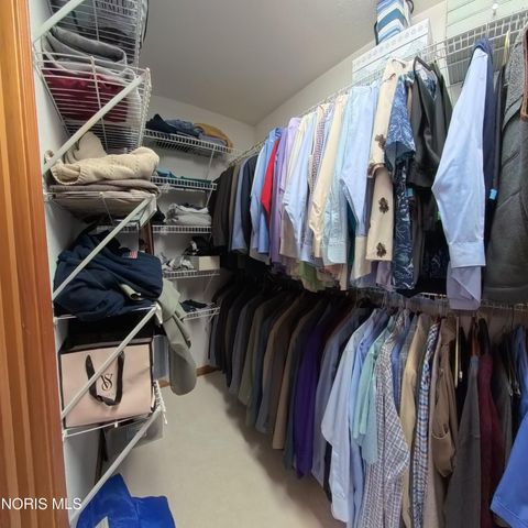 1013 S Lallendorf Road, Oregon, OH 43616