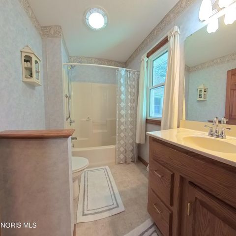 1013 S Lallendorf Road, Oregon, OH 43616