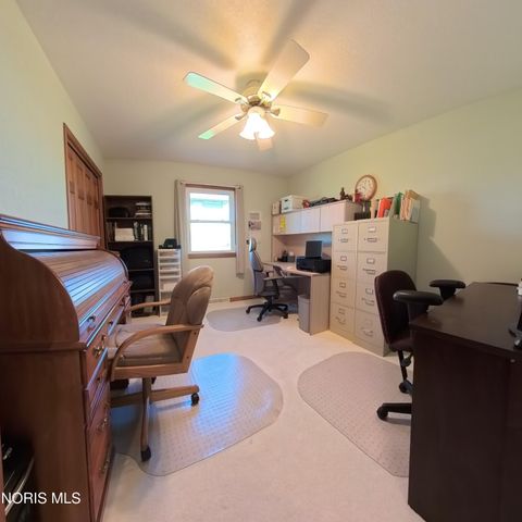 1013 S Lallendorf Road, Oregon, OH 43616