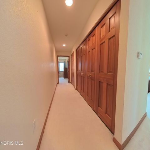 1013 S Lallendorf Road, Oregon, OH 43616