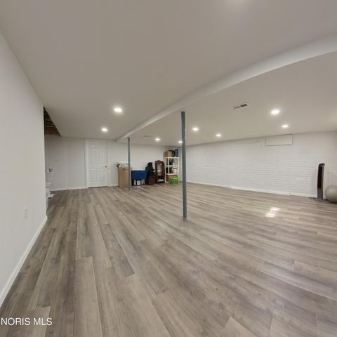 1013 S Lallendorf Road, Oregon, OH 43616