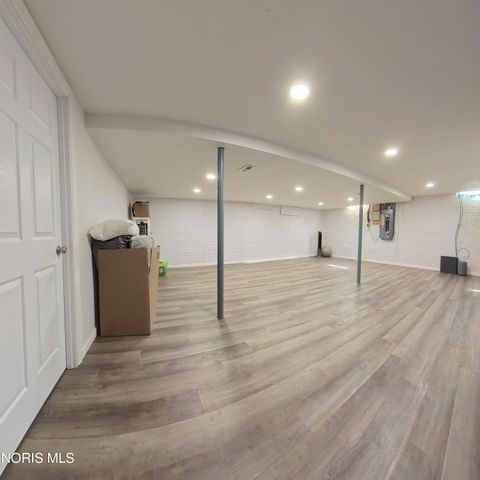 1013 S Lallendorf Road, Oregon, OH 43616