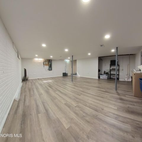 1013 S Lallendorf Road, Oregon, OH 43616