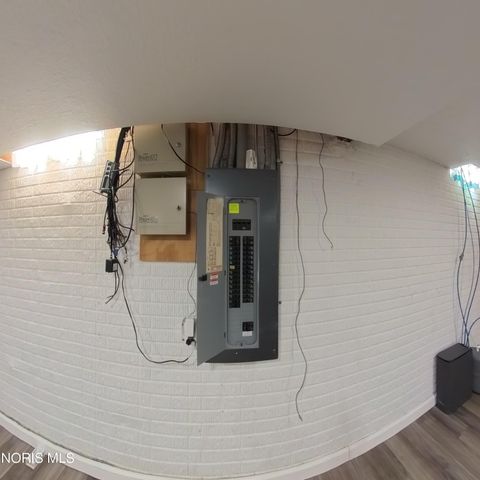 1013 S Lallendorf Road, Oregon, OH 43616