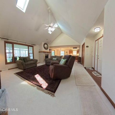 1013 S Lallendorf Road, Oregon, OH 43616