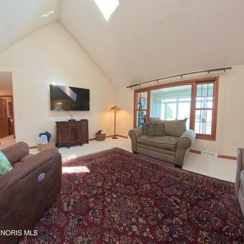 1013 S Lallendorf Road, Oregon, OH 43616