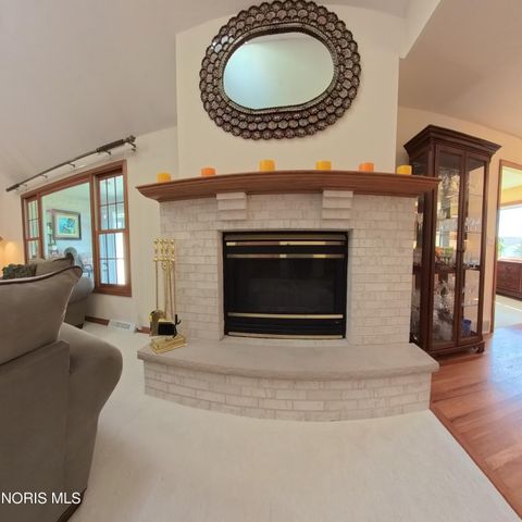 1013 S Lallendorf Road, Oregon, OH 43616