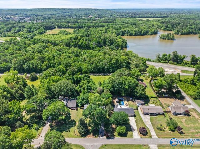 2906 Hunterwood Drive SE, Decatur, AL 35601
