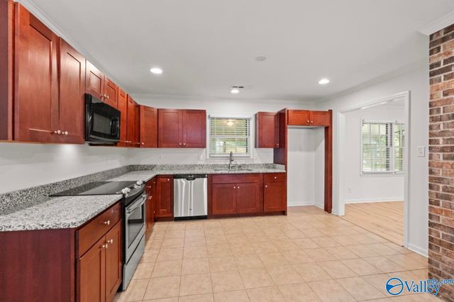 2906 Hunterwood Drive SE, Decatur, AL 35601