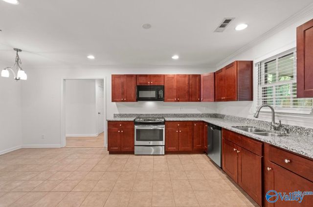 2906 Hunterwood Drive SE, Decatur, AL 35601