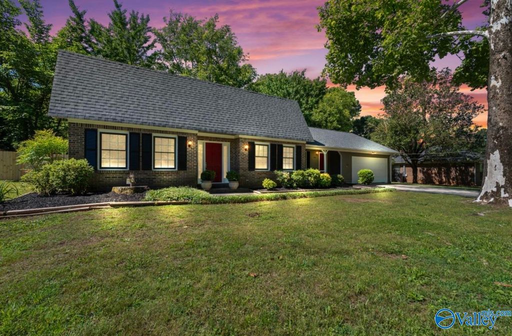2906 Hunterwood Drive SE, Decatur, AL 35601