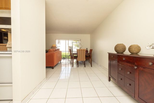 10385 N Kendall Dr P1, Miami, FL 33176
