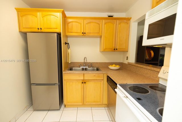 10385 N Kendall Dr P1, Miami, FL 33176