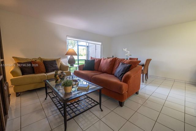 10385 N Kendall Dr P1, Miami, FL 33176