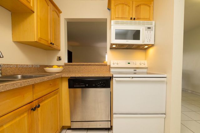 10385 N Kendall Dr P1, Miami, FL 33176