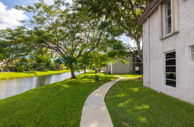 10385 N Kendall Dr P1, Miami, FL 33176