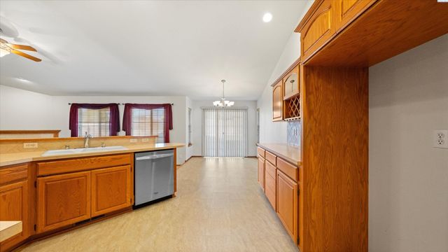 1869 SE Larch Ave, College Place, WA 99324