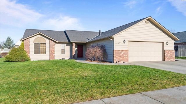 1869 SE Larch Ave, College Place, WA 99324