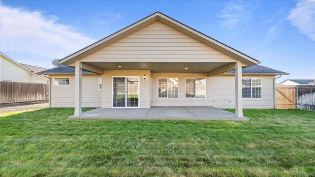 1869 SE Larch Ave, College Place, WA 99324