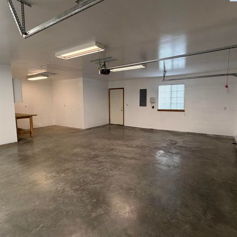 1869 SE Larch Ave, College Place, WA 99324