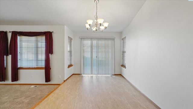 1869 SE Larch Ave, College Place, WA 99324