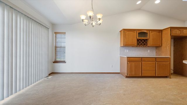 1869 SE Larch Ave, College Place, WA 99324