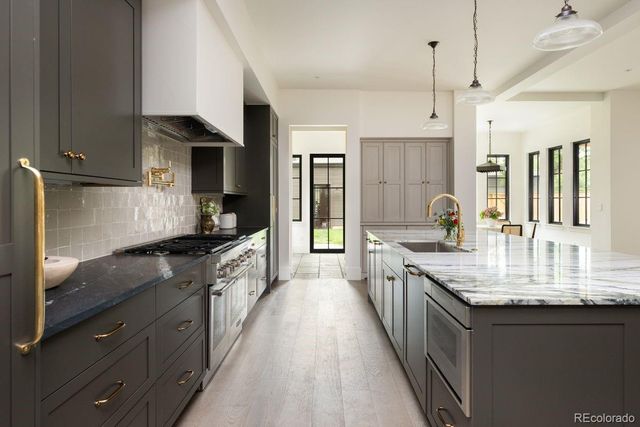 2070 S Saint Paul Street, Denver, CO 80210